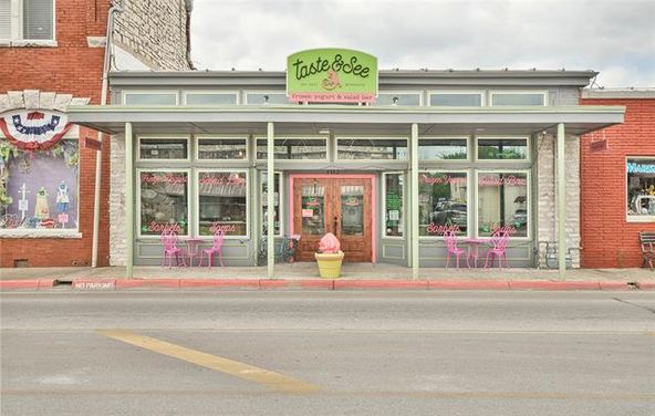 105 W Pearl St, Granbury, TX 76048